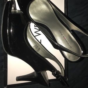 Black heels BRAND NEW